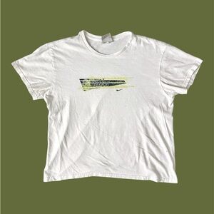Vintage White Nike Size M Green‎ Logo Faded Graphic T-Shirt 00s Mens Sportswear